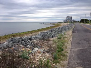 Conveniently located near Town - Image 3