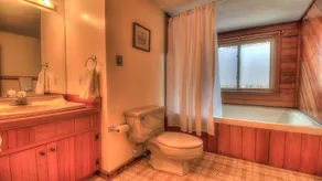 The Racquetball House - Home to the BIGGEST hot tub in Killington! - Image 4