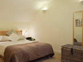 2 bedroom accommodation in Great Malvern - Image 4