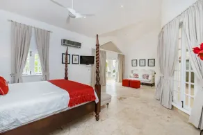 Villa Blanca: Spectacular villa near the beach w/ pool, Jacuzzi & full staff - Image 5