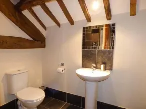 BWTHYN Y WENNOL, family friendly, with a garden in Abergele - Image 3