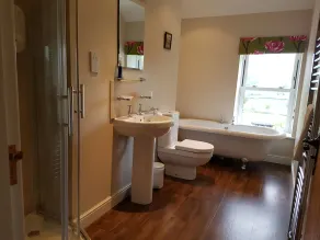 5-bedroom holiday cottage in the Yorkshire Dales sleeping 8, with 2 bathrooms - Image 2
