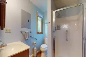 Kenna's Cottage Lakefront 2 bedroom guest house - Image 2