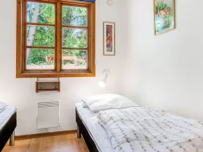 6 Person Holiday Home in Ronne - Image 4