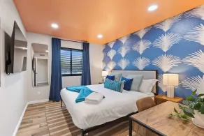 This is it - Great Location -13 Beds - Pool - Gym - Image 5