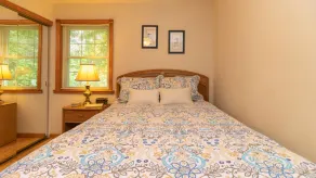 Riverside Retreat: Private Location and lake access! - Image 3