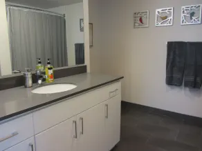 Modern Downtown Unit vid hamnen steg med fantastisk panoramautsikt över vattnet!  Slå samman! - Image 2