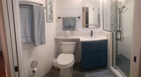 Luxurious 3-BR Lakefront Cottage on Lake Erie - Book Your Lakeside Retreat Today - Image 3