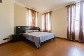 Luxury 2 Bedroom Apartment - Image 4