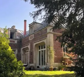 In an exceptional setting, 17km from Paris, restored farmhouse of a château - Image 5