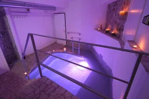 Apartment with pool use, terrace, historical centre, for family - Image 5