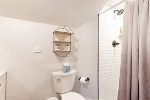 North Shore 2 Bedroom Private Entrance - Image 4