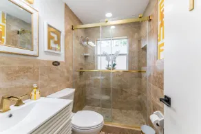 Blackrock Lux ~ High-End Designer Oasis ~ 7min from Airport ~ EV Charger - Image 5
