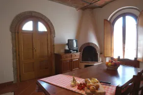 Beautiful apartment for 8 guests with WIFI, pool, A/C, TV and pets allowed, close to San Gimignano - Image 5