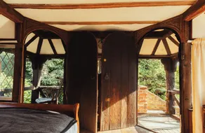 Charming Riverside Cottage - Ideal for Families & Groups, Pool, Gardens & River - Image 5