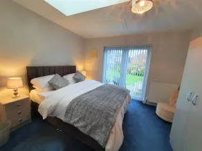 Modern fully self-contained Annex, free Parking private off street, large Garden - Image 3