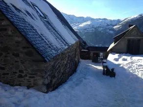 Proche PEYRAGUDES et LOUDENVIELLE, grange Pyrénéenne de charme vue d'exception - Image 4