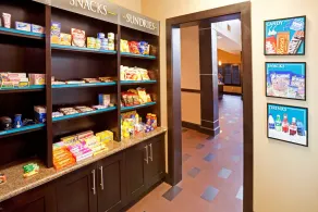Petit déjeuner gratuit + accès au centre de fitness | Près de l'aéroport DFW! - Image 3