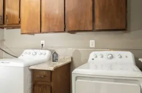 Metro Airport Suite located near busy streets and highways! ASK ABOUT CAR RENTAL - Image 3