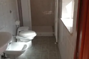 1-Bed Apartment Sleeps 2 - Free Parking and Garden - Image 2