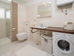 Villa with private swim pool, 40 meters from the sea - Image 2