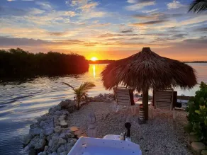Ocean Front, w / Dock; Piratenbucht, Key Largo, Florida - Image 2
