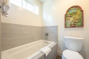 Chelsea House - Image 4
