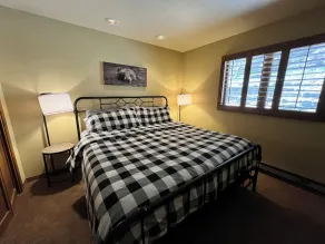Ski Townhome with Views, Pool, Hot Tub, Gym Included - Image 5