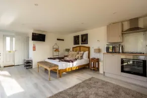 MEADOW<br><br><br><br>SLEEPS 2 | HOT TUB | BBQ | PETS ALLOWED | WI-FI | SECLUDED PATIO - Image 5