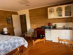 Cosy cottage on rural property 10 minutes from Kyneton's restaurants. - Image 5