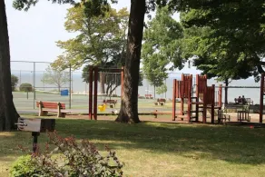 Lovely Lakeside Chautauqua Cottage Rental - Image 3