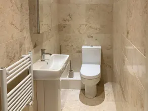 Alojamiento de 3 habitaciones en Fordham - Image 3