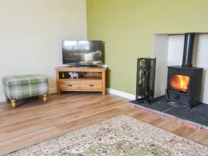 Low Chibburn Farm Cottage - Image 2
