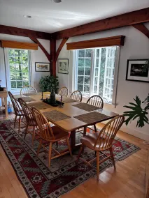 Shaker Bear Guest House- Sleeps 6: 1 King bed, 1 Queen & 2 twins, 2 Full bath's - Image 5
