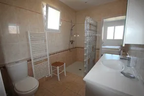 Superbe villa climatisée clôturée, WIFI, 3 km de la mer, 4 belles chambres, piscine privée sur les hauteurs du village LXTOU21 - Image 5