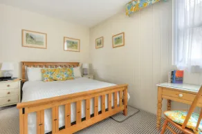 1 COBB VIEW, family friendly, character holiday cottage in Lyme Regis - Image 4