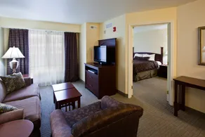 King Suite. Free Breakfast. - Image 4