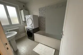 Appartement dans le centre d'Elbeuf - Image 2