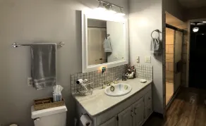 Cozy Country Retreat Near SPIRE, Wineries & Ashtabula Harbor. Fisherman welcome - Image 2