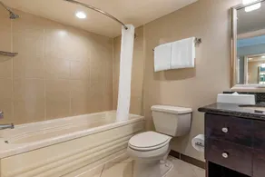 Beachside Location! Beautiful 2 Bedroom Condo in Virginia Beach - Sleeps 6! - Image 5