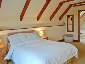 2 bedroom accommodation in Great Torrington - Image 5