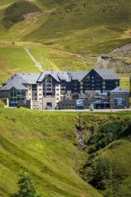 100m du centre station, 1er étage, jacuzzi, hammam, parking, télévision, casier à ski, 53m² - Image 5