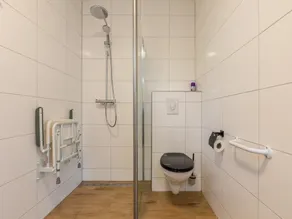 Tasteful Apartment Close To The Beach - Image 3
