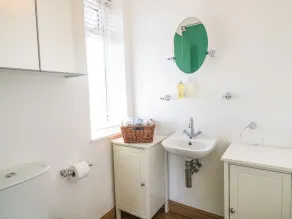 CEDAR COTTAGE, pet friendly, with a garden in Hollingwood - Image 5