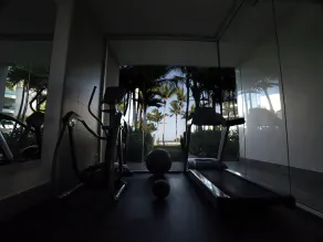 hop to the ocean♥ luxury beach front wifi/pool/kids playground/gym - Image 3