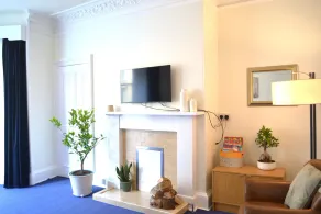 Charming Spacious Central Apartment - Image 2