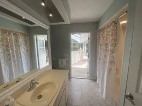 “SEASCAPE” to relaxation and fun! STUNNING, IMMACULATE CANAL and POOL home - Image 3