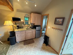 Peaceful newly renovated 1 bdrm cottage near owner occupied deep water lake home - Image 2
