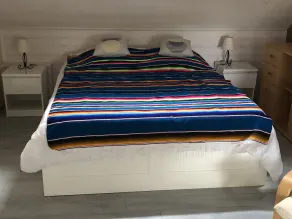 Gammelt hus med blå skodder i hjertet af Ile aux Moines - Image 5