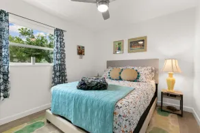 Great Location, Beautifully decorated Pool Home on a Lake - Image 4